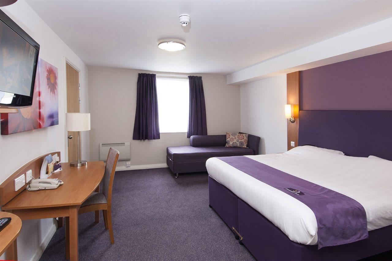 Premier Inn Premier Inn Silverstone Syresham Exterior photo